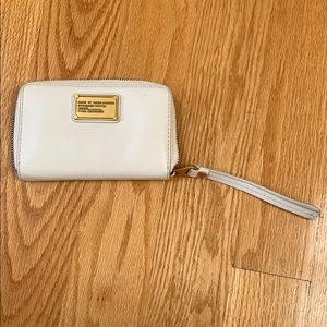 Marc Jacobs wristlet is wallet